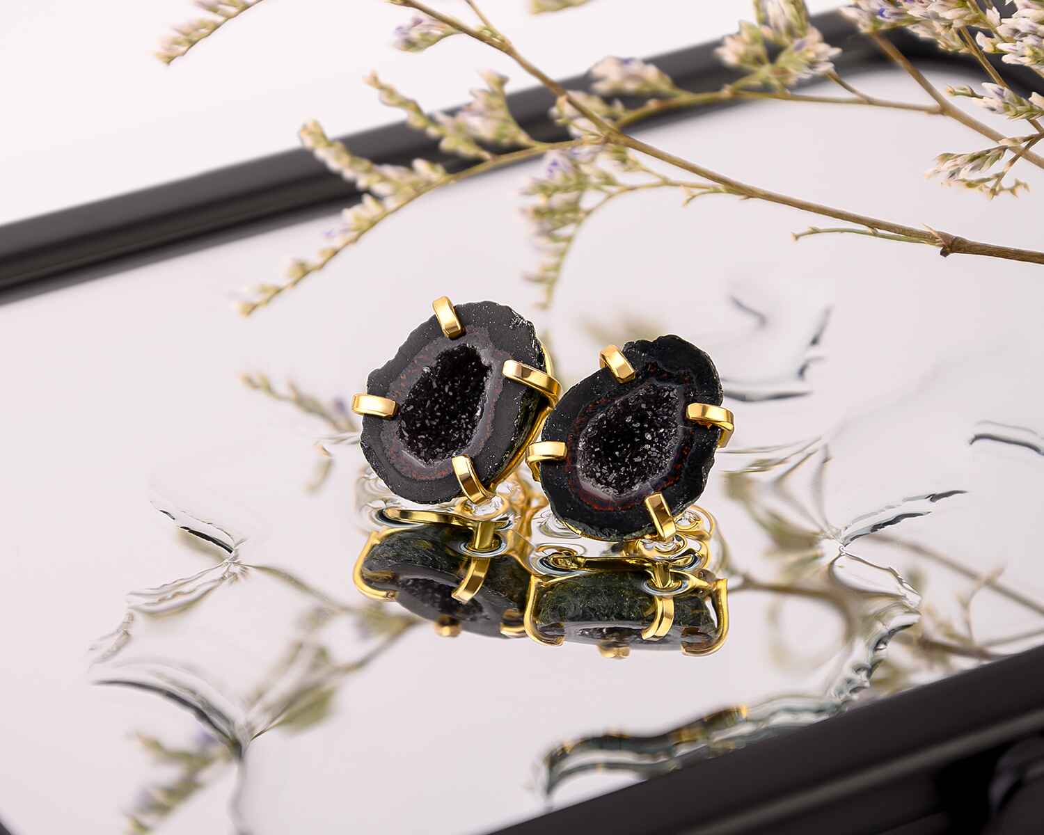 earrings-natural-lifestyle-jewelry-retouching-and-editing1-lux-jewelry-retouch